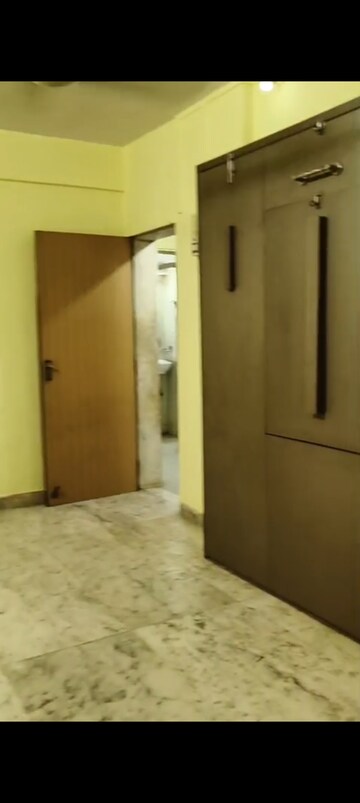 Room in 2 BHK Apartment at Happy House, Vakola – for Rent