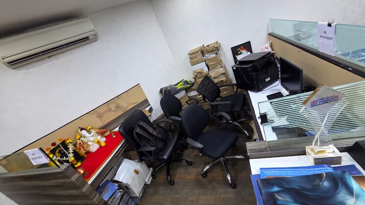 Team Area, dlh-park Commercial Office Space 2180 Sq.Ft. In Malad West Mumbai 8839999