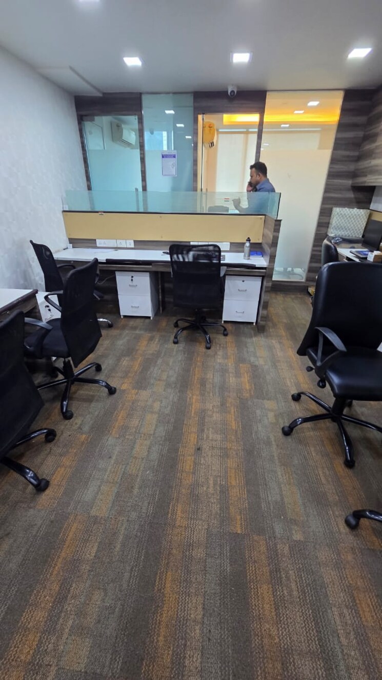 Team Area, dlh-park Commercial Office Space 2180 Sq.Ft. In Malad West Mumbai 8839999