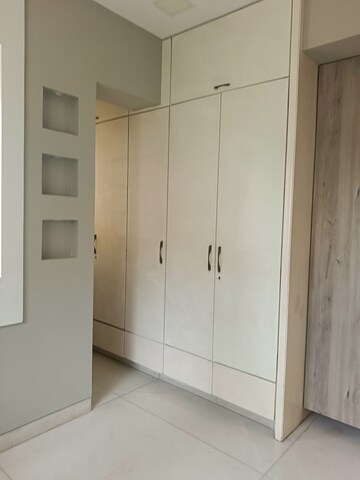Bedroom in 2 BHK Apartment at Worli Naka – for Rent