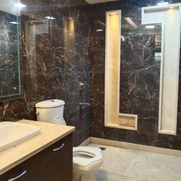 Bathroom, florence-nightingale-lane 3 Bedroom 2000 Sq.Ft. Builder Floor In Green Park Delhi 8833568