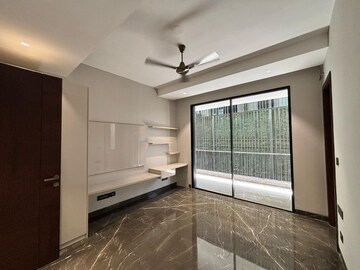 Room in 4 BHK Builder Floor at Dlf Phase I – for Rent