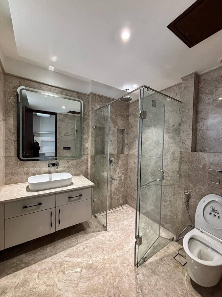 Bathroom, dlf phase i 4 Bedroom 502 Sq.Yd. Builder Floor In Dlf Phase I Gurgaon 8840096