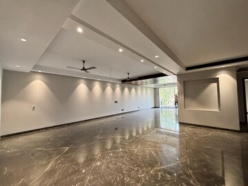Furnished Amenities in 4 BHK Builder Floor at Dlf Phase I – for Rent