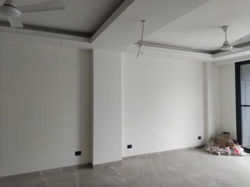 Room in 3 BHK Builder Floor at Safdarjung Enclave – for Rent