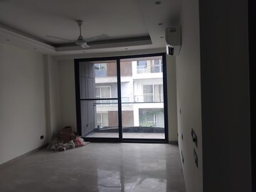 Room in 3 BHK Builder Floor at Safdarjung Enclave – for Rent