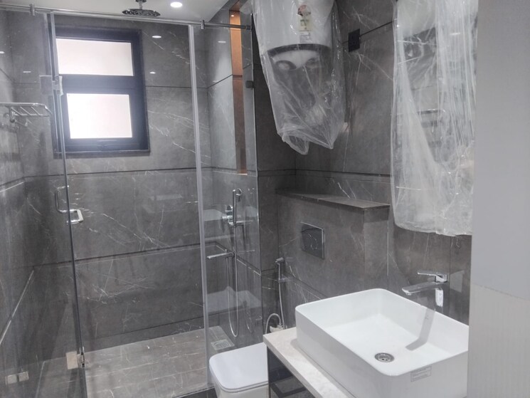Bathroom, safdarjung enclave 3 Bedroom 1950 Sq.Ft. Builder Floor In Safdarjung Enclave Delhi 8840106