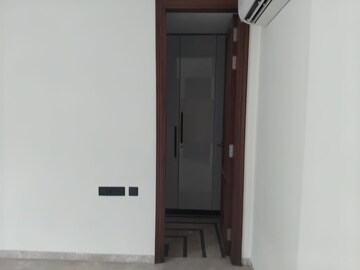 Room in 3 BHK Builder Floor at Safdarjung Enclave – for Rent