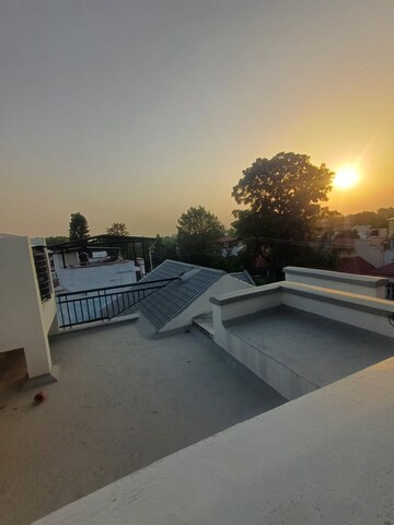 Parking in 3 BHK Independent House at JakhaN-Rajpur Road – for Rent