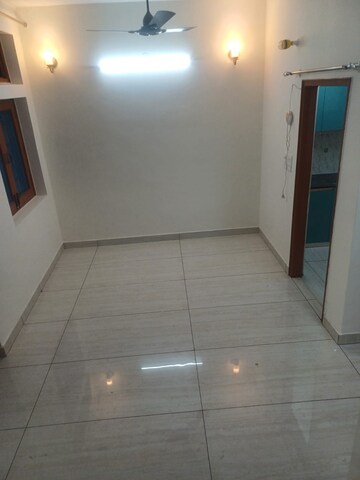 Room in 3 BHK Independent House at JakhaN-Rajpur Road – for Rent