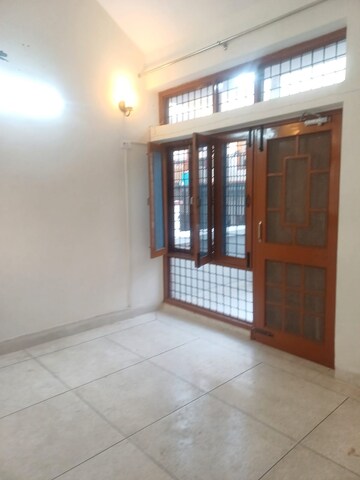 Room in 3 BHK Independent House at JakhaN-Rajpur Road – for Rent