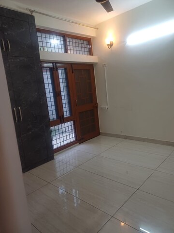 Room in 3 BHK Independent House at JakhaN-Rajpur Road – for Rent