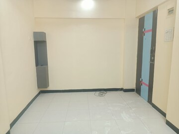 Room in 1 BHK Apartment at Link Bird CHS, Borivali West – for Rent