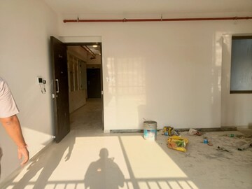 Room in 1 BHK Apartment at Link Bird CHS, Borivali West – for Rent