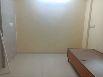Room in 1 BHK Apartment at Link Bird CHS, Borivali West – for Rent
