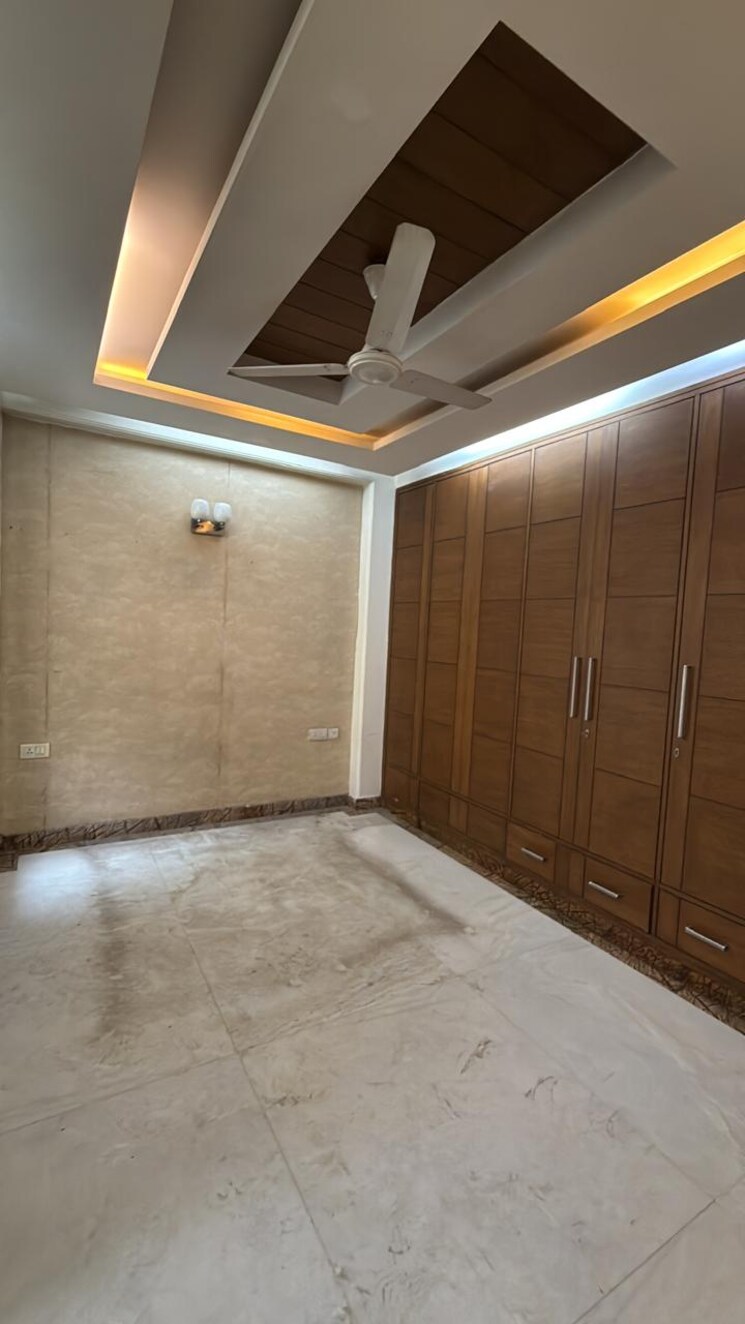 Room, kalkaji 2 Bedroom 100 Sq.Yd. Builder Floor In Kalkaji Delhi 8840130