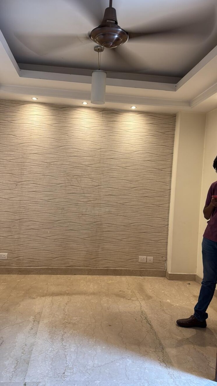 Room, kalkaji 2 Bedroom 100 Sq.Yd. Builder Floor In Kalkaji Delhi 8840130