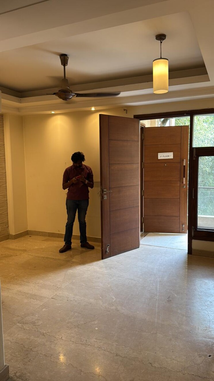 Room, kalkaji 2 Bedroom 100 Sq.Yd. Builder Floor In Kalkaji Delhi 8840130