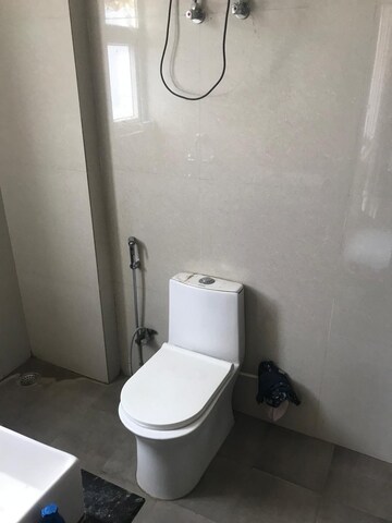 Bathroom in 3.5 BHK Builder Floor at The Grand, Sector 52 – for Rent