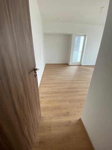 Room in 3 BHK Apartment at Sheth Avalon Phase 2, Laxmi Nagar – for Rent