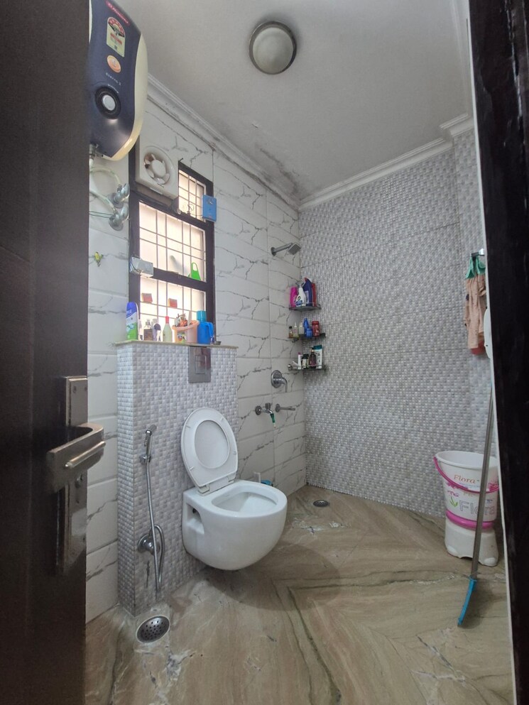 Bathroom, sector 57 3 Bedroom 263 Sq.Yd. Builder Floor In Sector 57 Gurgaon 8840180