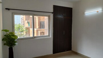 Room in 2 BHK Apartment at Supertech Cape Town, Sector 74 – for Sale