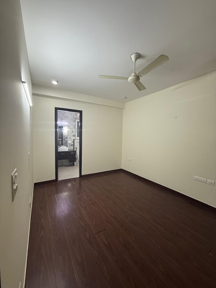 Room, new friends colony 4 Bedroom 3500 Sq.Ft. Builder Floor In New Friends Colony Delhi 8840191