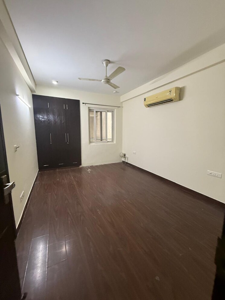 Room, new friends colony 4 Bedroom 3500 Sq.Ft. Builder Floor In New Friends Colony Delhi 8840191