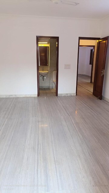 Room in 3 BHK Builder Floor at Greater Kailash ii – for Rent