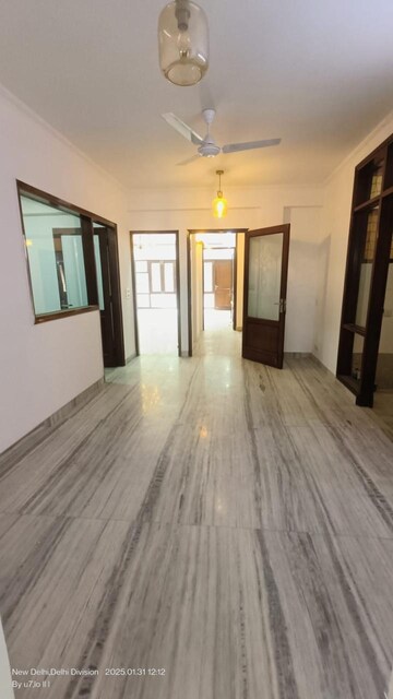 Room in 3 BHK Builder Floor at Greater Kailash ii – for Rent