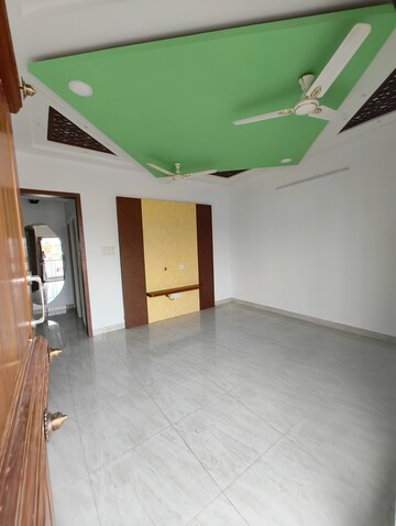 Room in 2 BHK Builder Floor at DSR Divine, New Thippasandra – for Rent