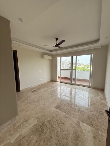 Room in 4 BHK Builder Floor at Chittaranjan Park – for Rent