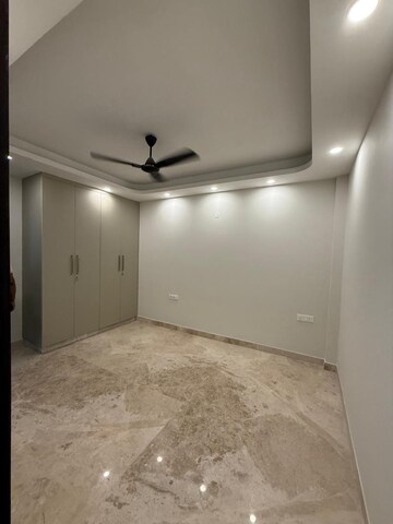 Room in 4 BHK Builder Floor at Chittaranjan Park – for Rent
