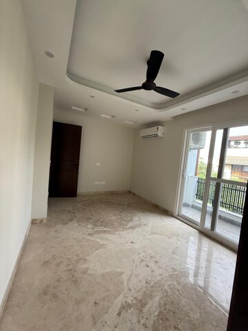 Room in 4 BHK Builder Floor at Chittaranjan Park – for Rent