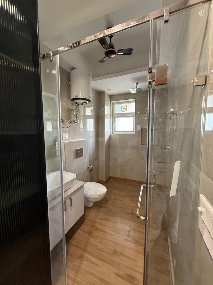 Bathroom, chittaranjan park 4 Bedroom 2500 Sq.Ft. Builder Floor In Chittaranjan Park Delhi 8840214