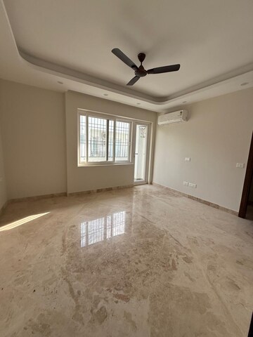 Room in 4 BHK Builder Floor at Chittaranjan Park – for Rent