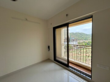 Room in 3 BHK Apartment at KM Horizon Exotica, Haware City – for Rent