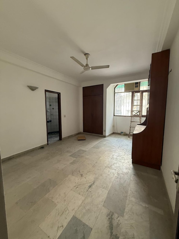 Room, chittaranjan park 4 Bedroom 3000 Sq.Ft. Builder Floor In Chittaranjan Park Delhi 8840229