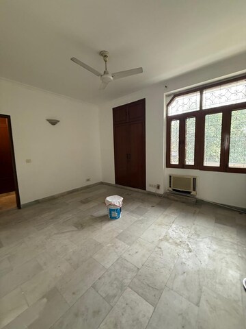 Room in 4 BHK Builder Floor at Chittaranjan Park – for Rent
