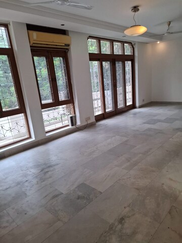 Room in 4 BHK Builder Floor at Chittaranjan Park – for Rent