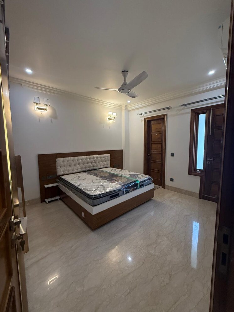 Master Bedroom, chittaranjan park 3 Bedroom 1500 Sq.Ft. Builder Floor In Chittaranjan Park Delhi 8840243