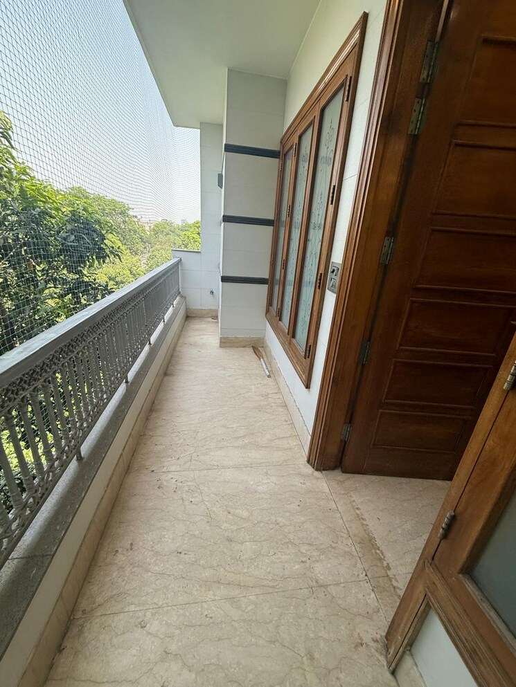 Balcony, chittaranjan park 3 Bedroom 1500 Sq.Ft. Builder Floor In Chittaranjan Park Delhi 8840243