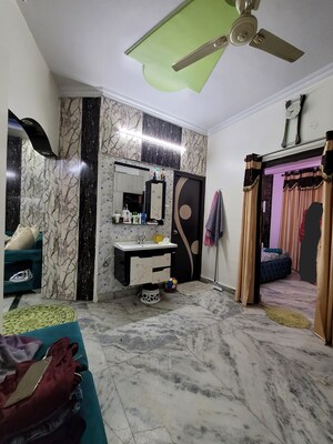 Furnished Amenities in 4 BHK Builder Floor at Dilshad Colony – for Sale