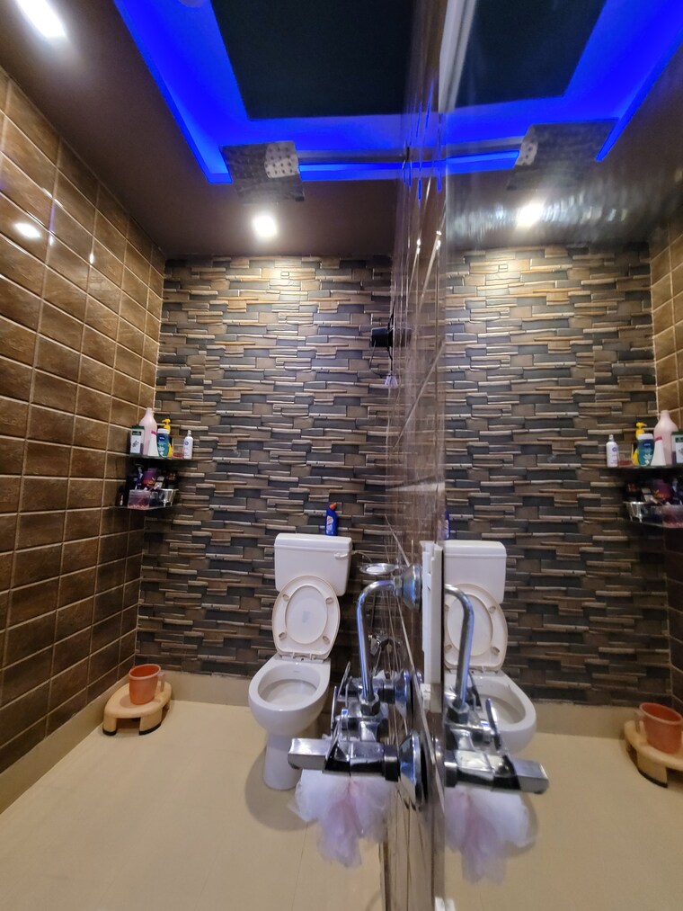 Bathroom, dilshad colony 4 Bedroom 1450 Sq.Ft. Builder Floor In Dilshad Colony Delhi 8840250