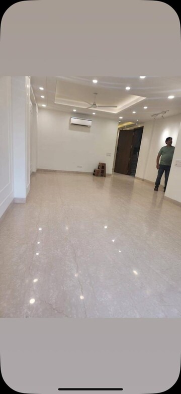 Room in 3 BHK Builder Floor at Greater Kailash I – for Rent