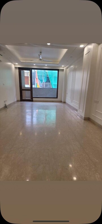 Room in 3 BHK Builder Floor at Greater Kailash I – for Rent