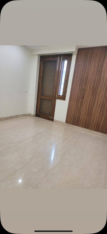 Room in 3 BHK Builder Floor at Greater Kailash I – for Rent
