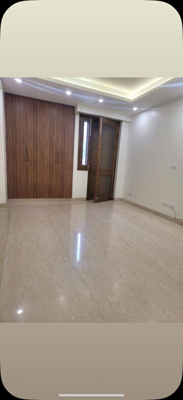 Room in 3 BHK Builder Floor at Greater Kailash I – for Rent