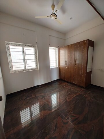 Room in 2 BHK Builder Floor at PSS Plaza, New Thippasandra – for Rent