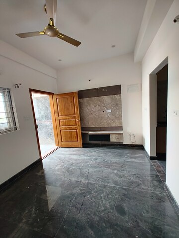 Room in 2 BHK Builder Floor at PSS Plaza, New Thippasandra – for Rent